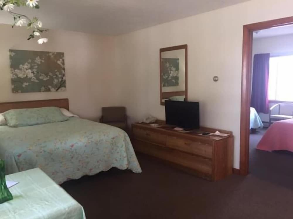 Milford Motel On The River 3