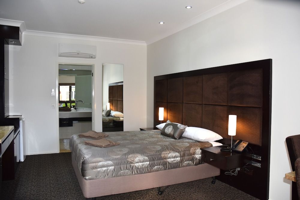 Western Downs Motor Inn 3