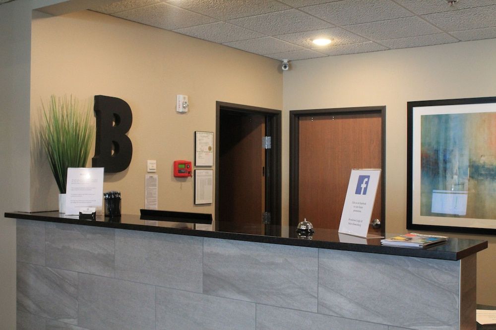 Brookstone Lodge & Suites 2