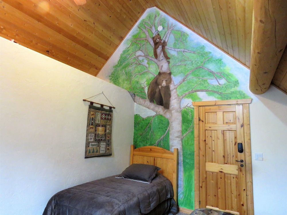 The Hideaway Lodge 3