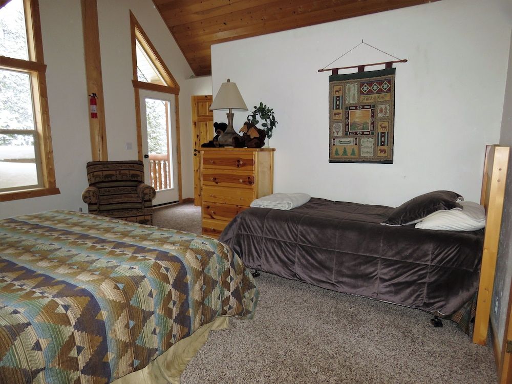 The Hideaway Lodge 2