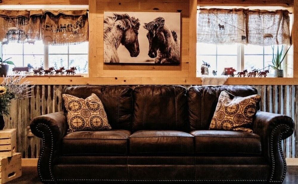 Big Horse Inn and Suites 3