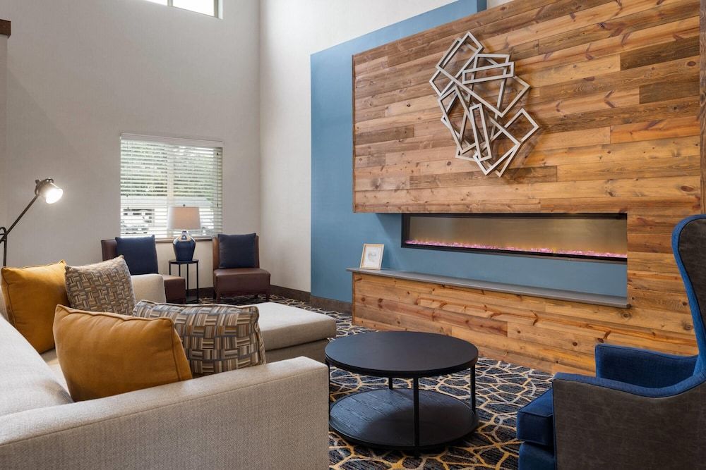 Little Crow Hotel & Conference, Trademark by Wyndham 3