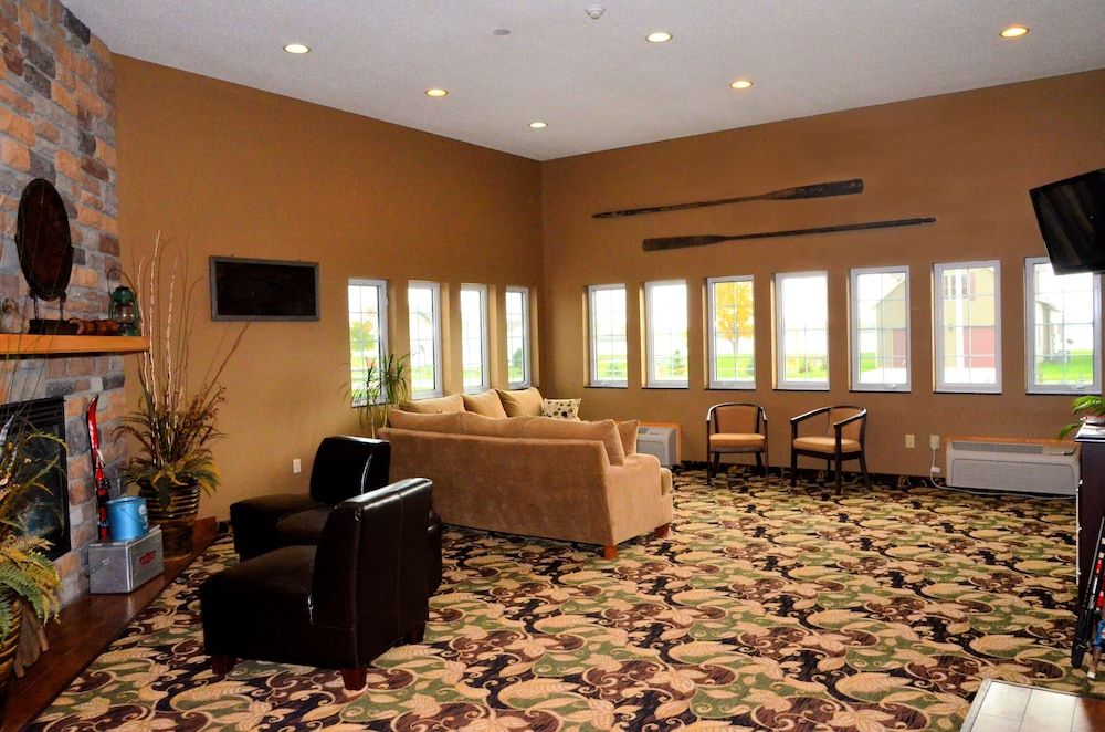 Cobblestone Inn and Suites - Lake View 3