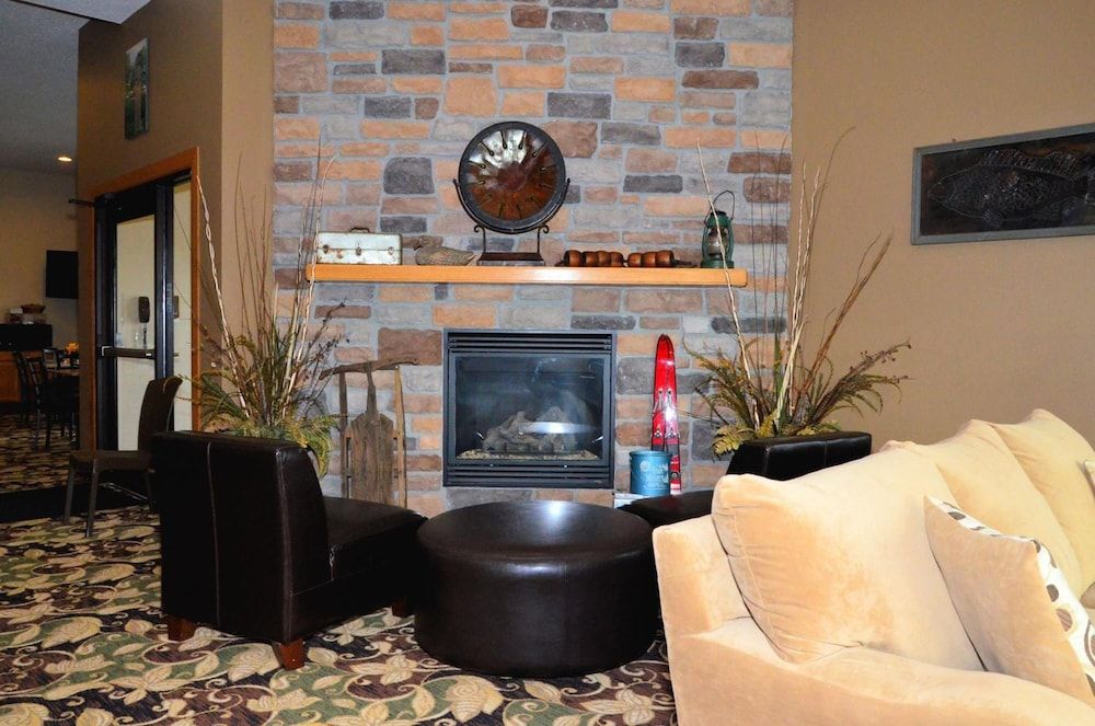 Cobblestone Inn and Suites - Lake View 2