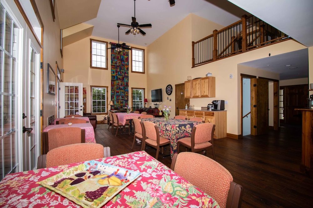 The Old Lantern Inn and Barn 2