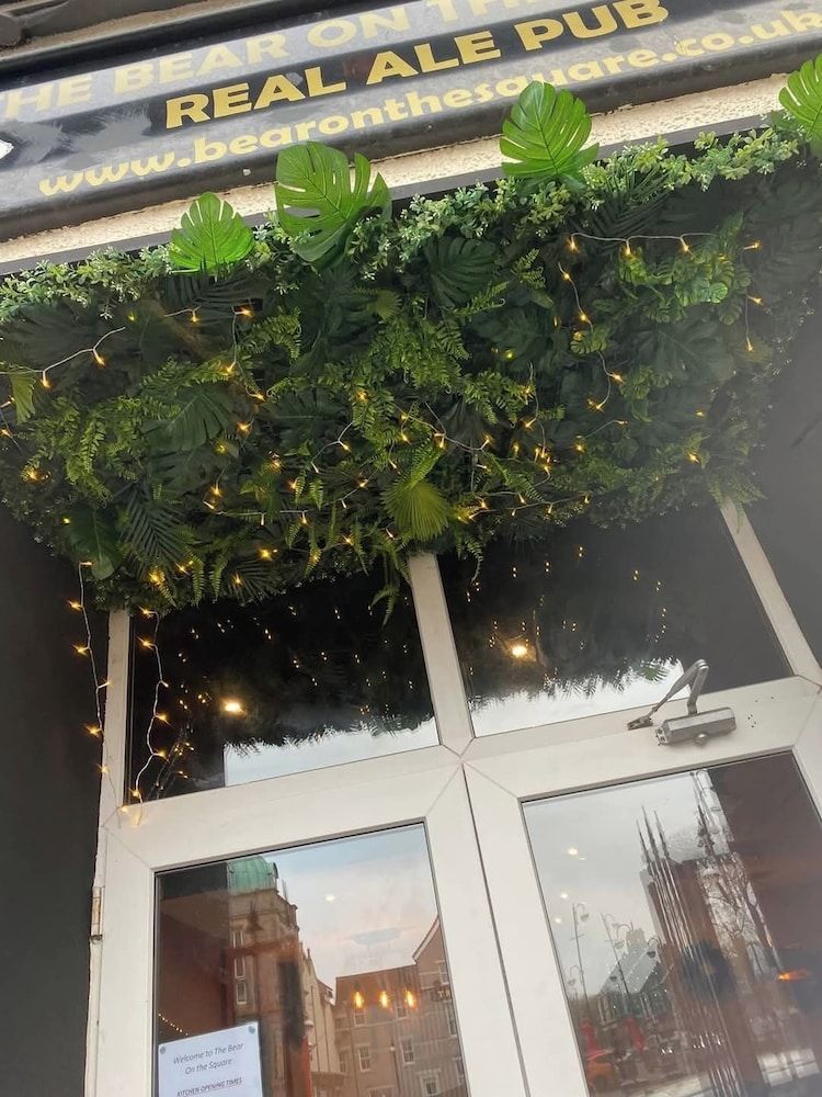 The Bear on the Square -1 stelle a Millom