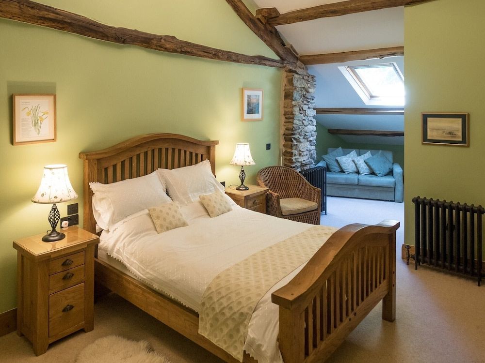 The Wayside and Whisky Barn 3