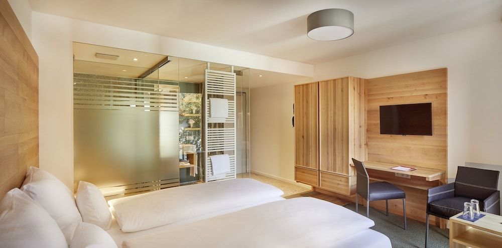 ElzLand Hotel 9 Linden BUSINESS & FAMILIEN HOTEL 2