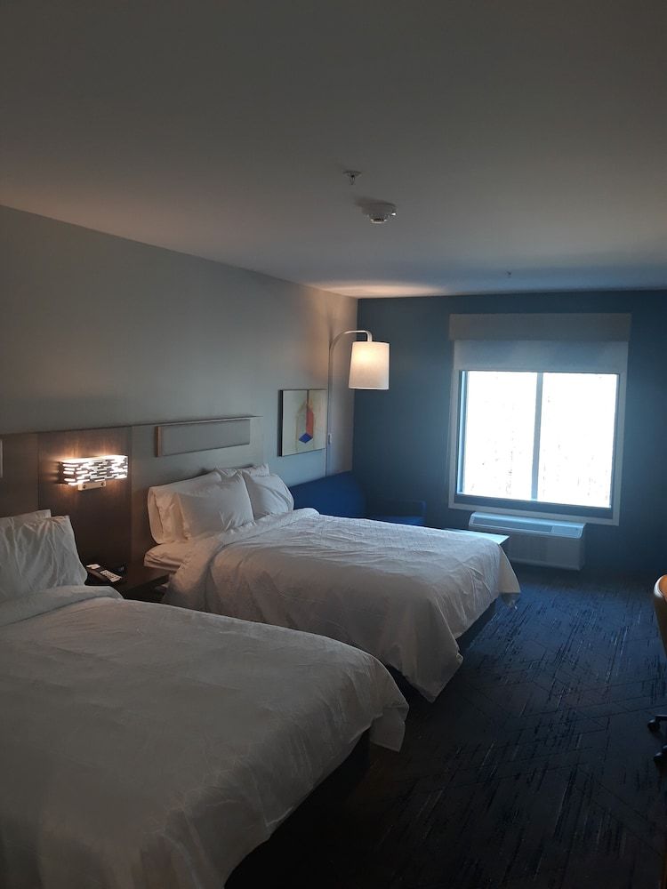 Holiday Inn Express & Suites Jackson 3