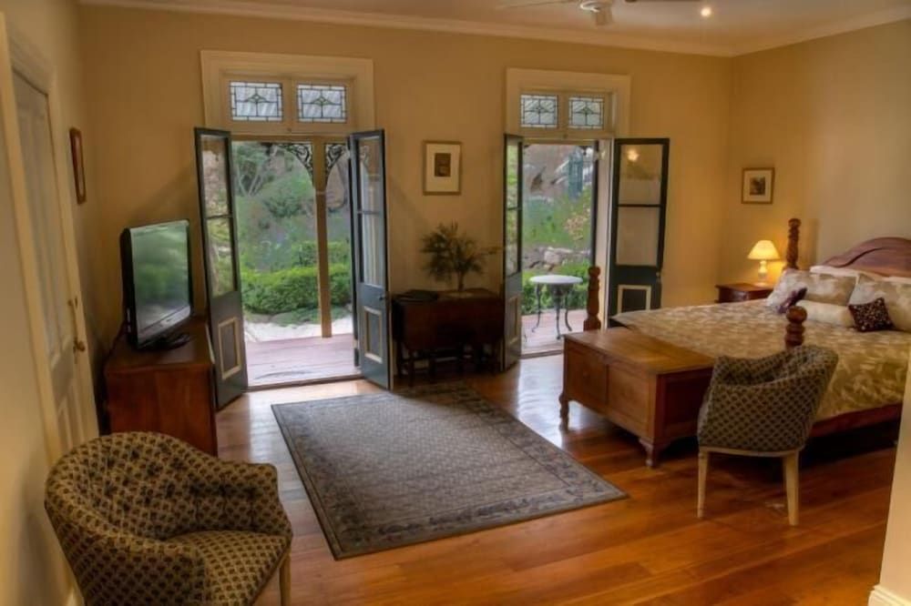 Tizzana Winery Bed & Breakfast 3