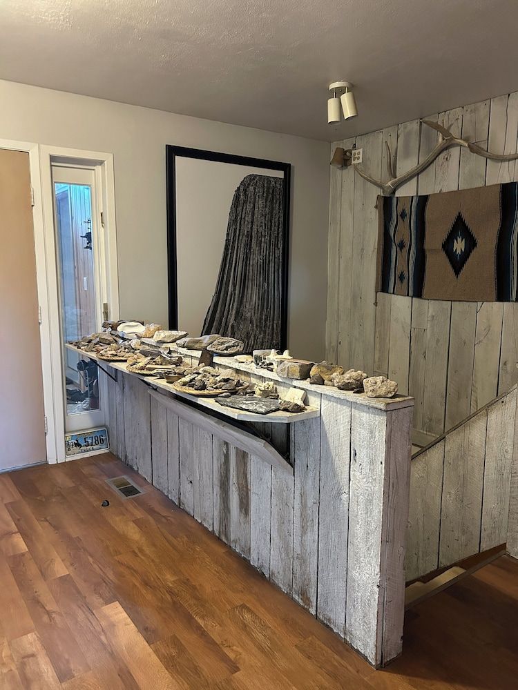 Devils Tower Lodge (Bed and Breakfast) 2