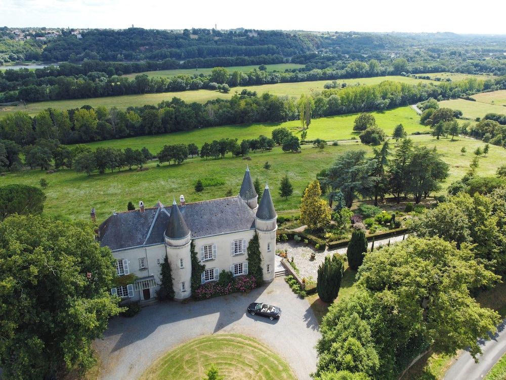 Château Haute Roche -1 estrelas em Oudon