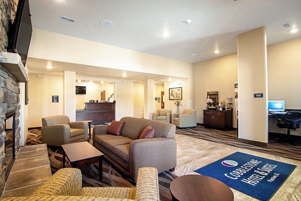 Cobblestone Hotel & Suites - Paxton 2