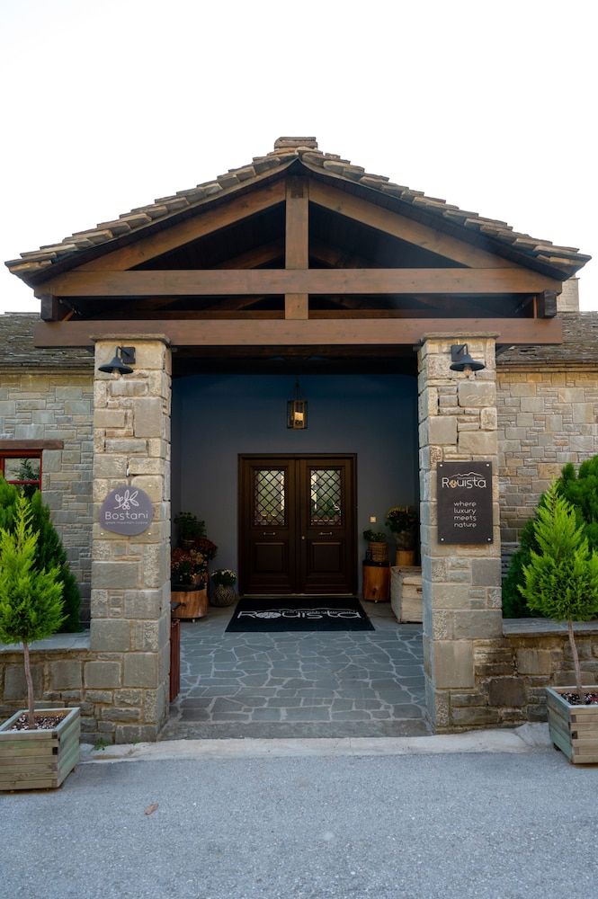 Rouista Tzoumerka Resort 3 estrelas em Vourgareli