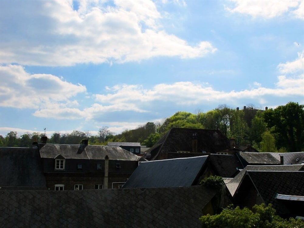 L'escale de Broglie -1 estrelas em Broglie