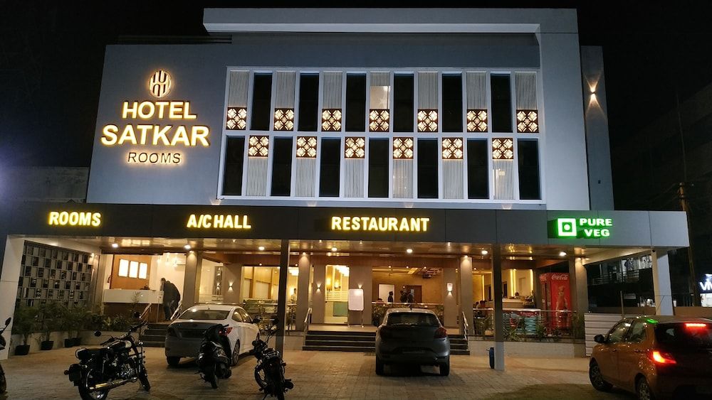 Hotel Satkar Chhatral 2 estrelas em Kalol