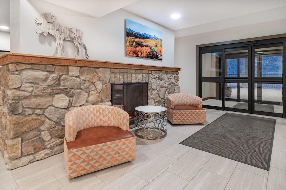 Microtel Inn & Suites by Wyndham Georgetown Lake 3