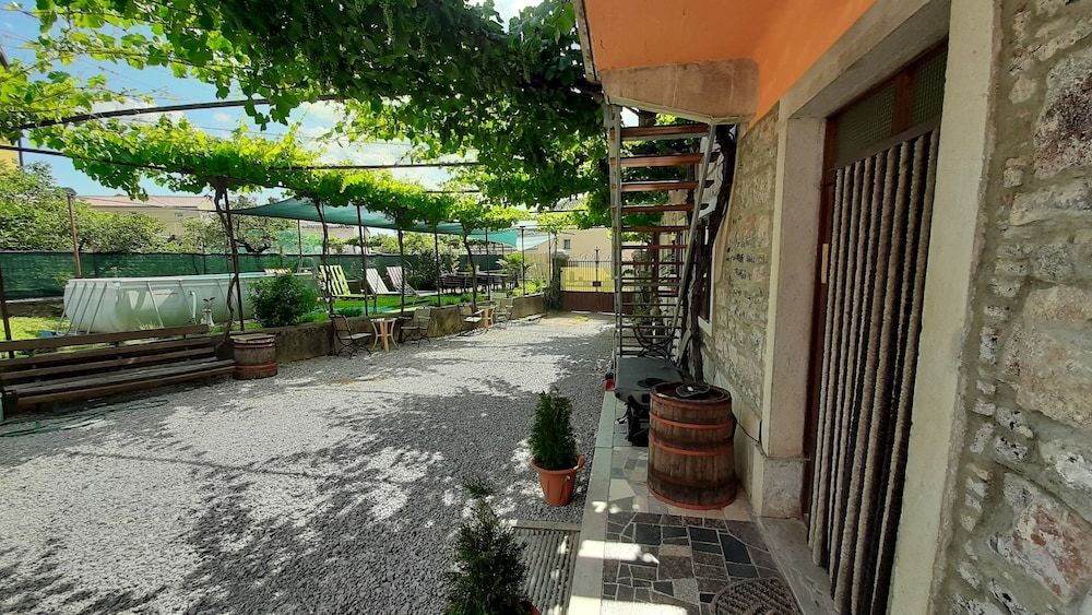 Residence Muzica -1 estrelas em Komen