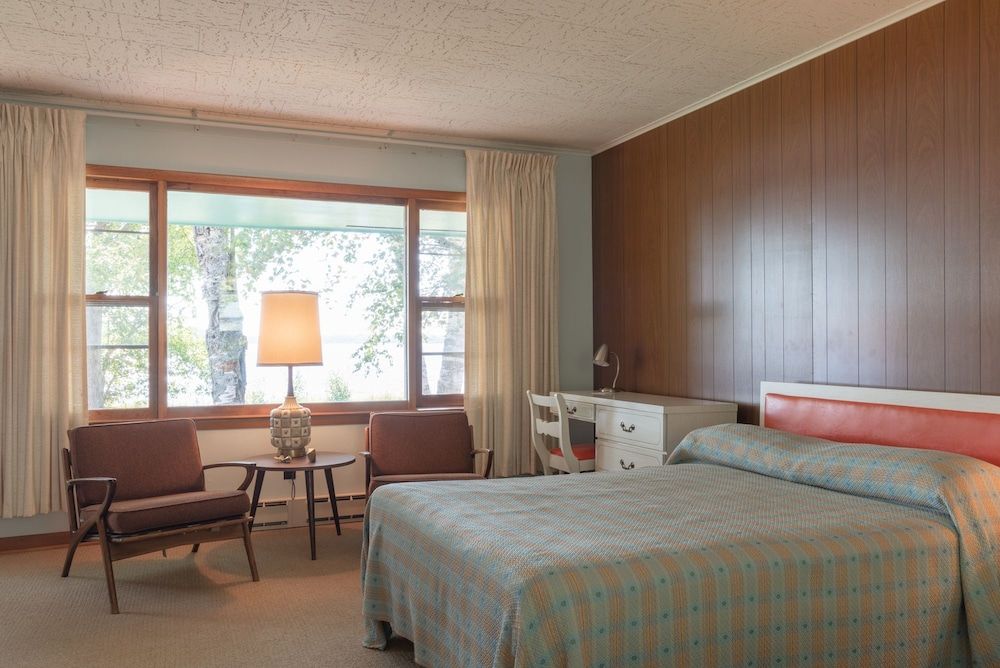 Historic Birch Lodge and Motel 3