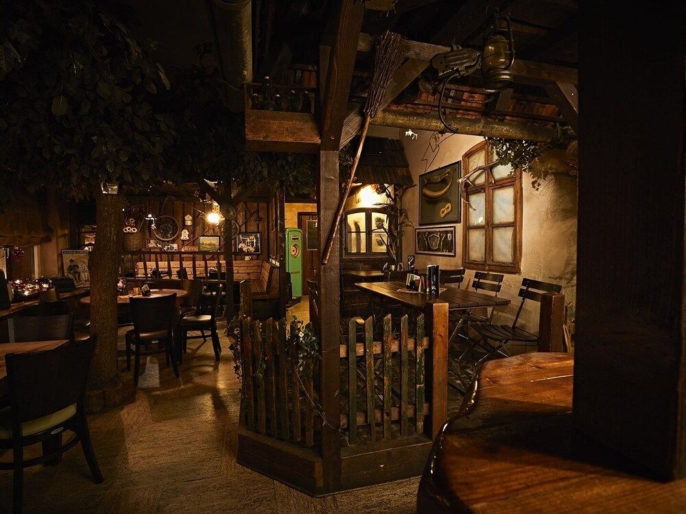 Restaurant & Pension RÔøΩssel - Pub -1 estrelas em Sangerhausen