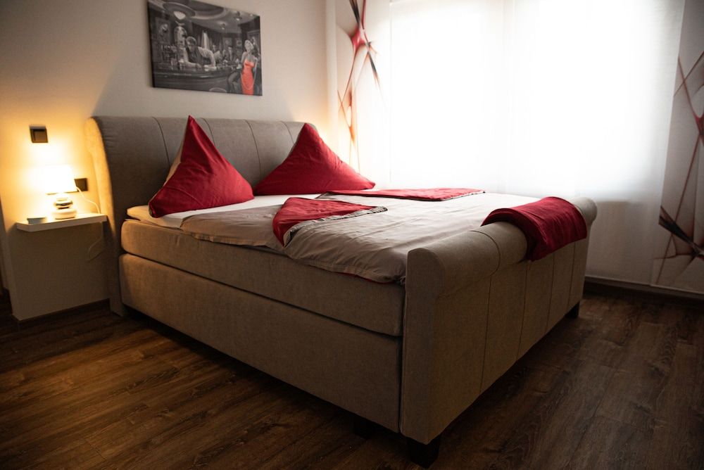 Restaurant & Pension RÔøΩssel - Pub 2