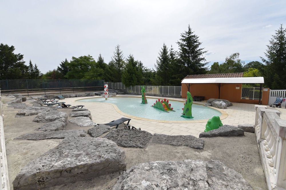 Camping Domaine du Cros d'Auzon 3 estrelas em Saint-Maurice-dʼArdèche