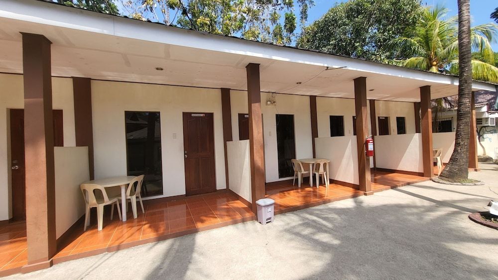 Bakasyunan Resort Zambales 2