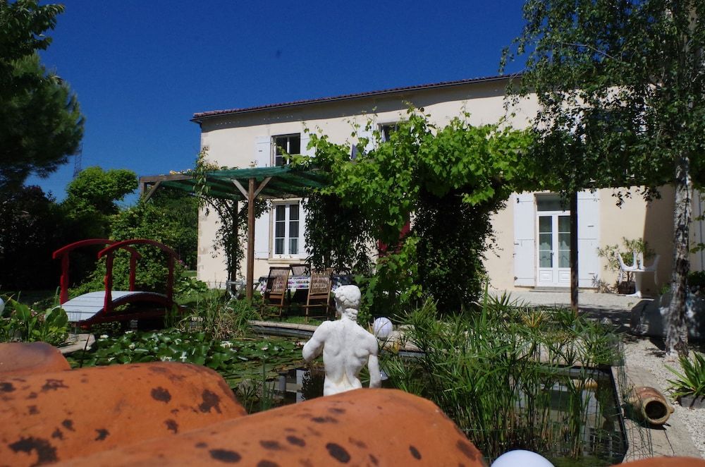 Maison d'Hôtes Le Cadran Solaire -1 étoiles à Courcelles