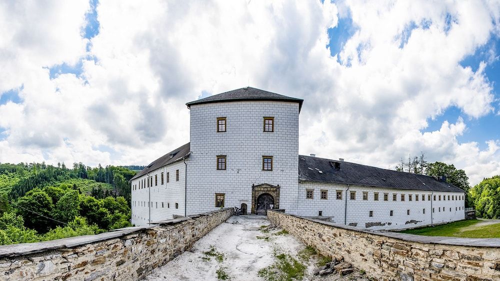 Chateau Goldenstein -1 estrelas em Branná