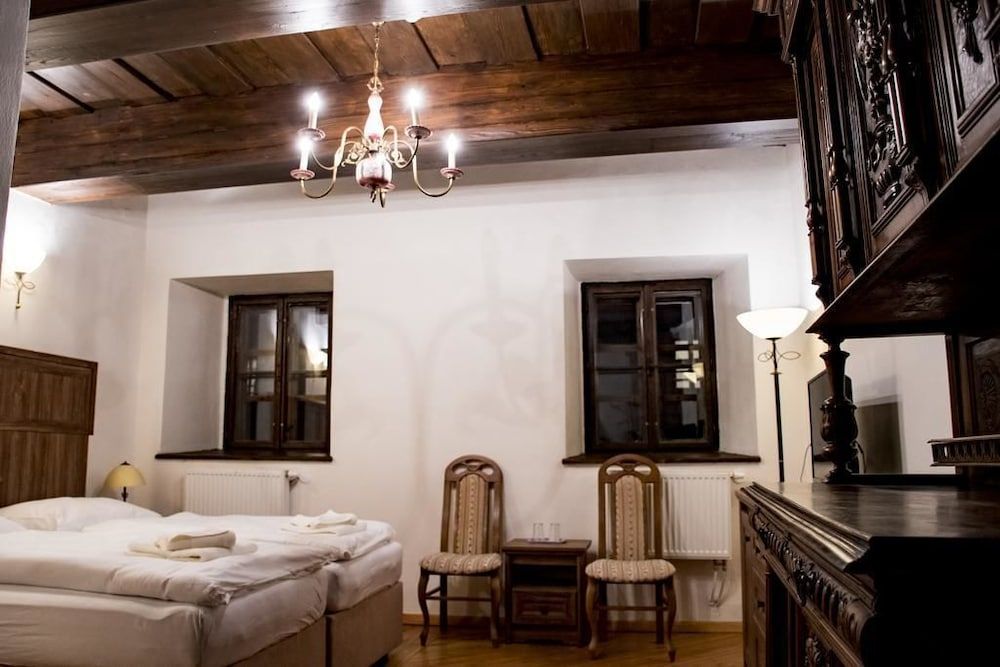 Chateau Goldenstein 3