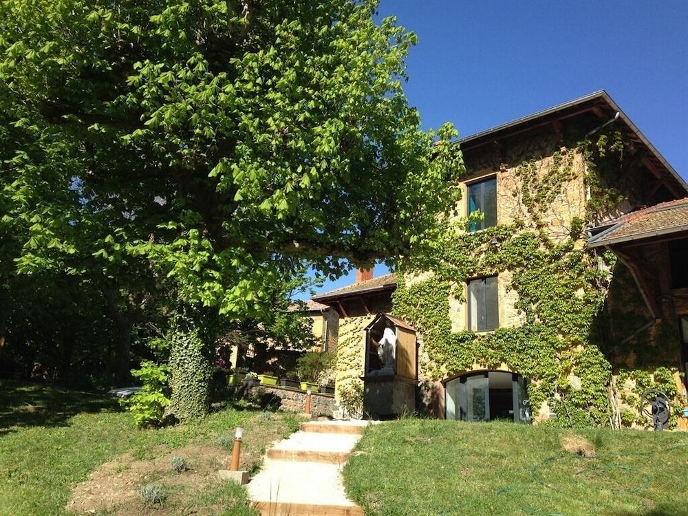 Lodges Lao -1 estrelas em Bully