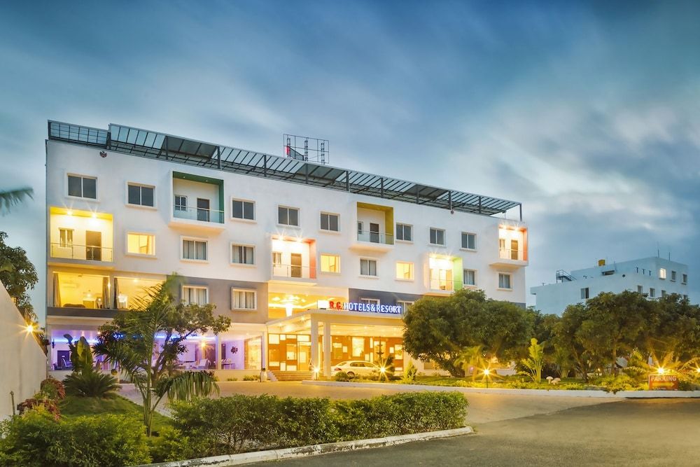 R G Hotels and Resort 3 estrelas em Mālūr