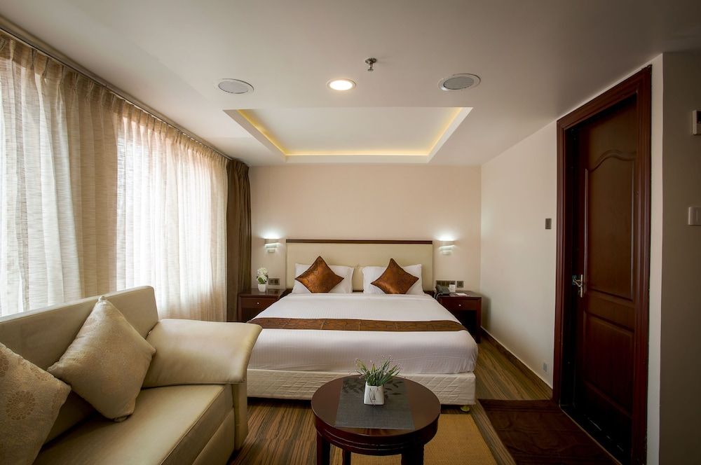 KGA Elite Continental Hotels 4 estrellas en Thiruvalla