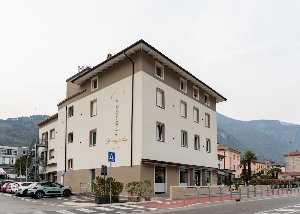 Hotel Shangri-La 3 estrelas em Ala