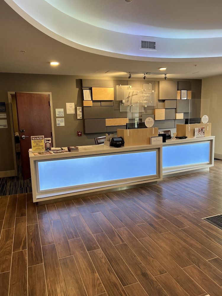Holiday Inn Express & Suites Dahlonega - Univ Area 2