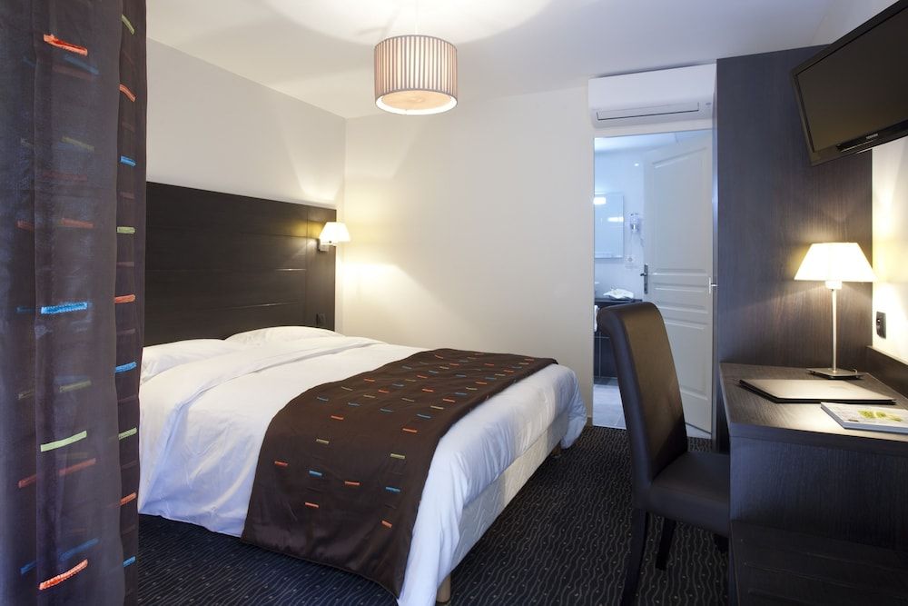 Contact Hôtels Les Pierres Dorées 2