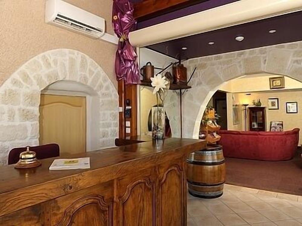 Hotel Des Grands Vins 2