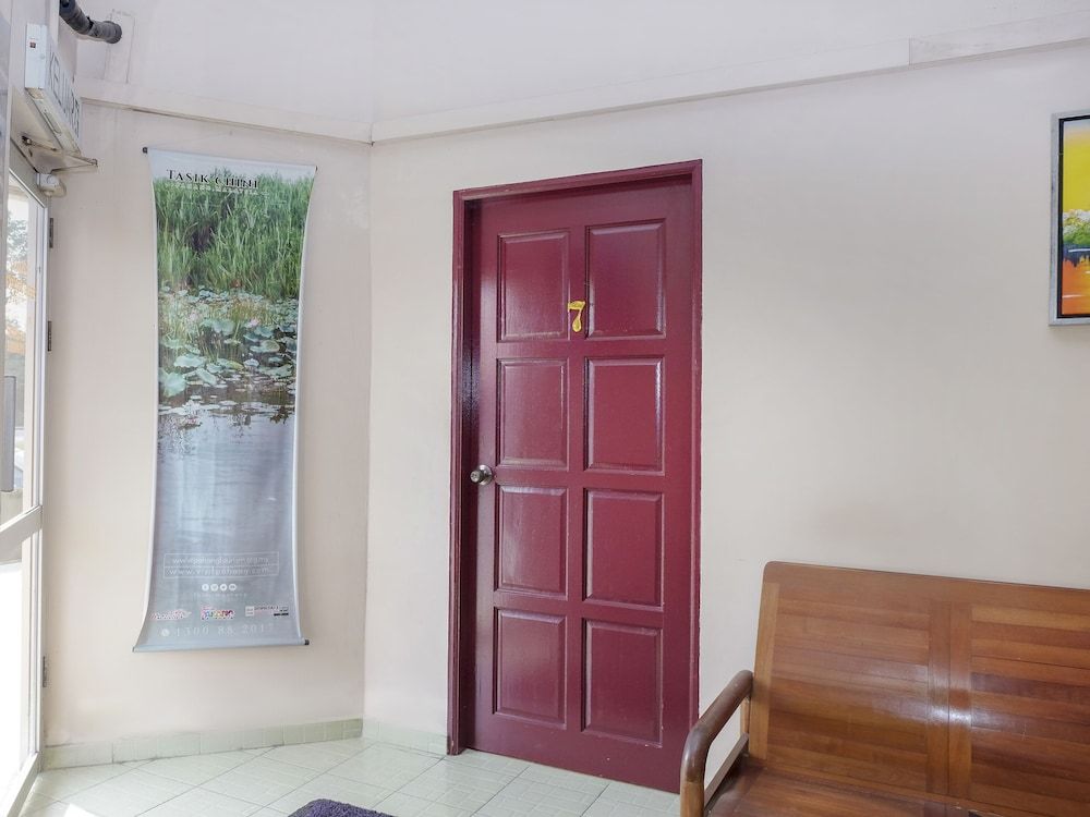 SPOT ON 90144 Corridor Hotel 1 2