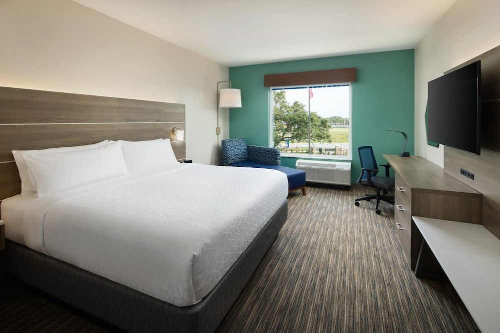 Holiday Inn Express & Suites Gulf Breeze Pensacola 3