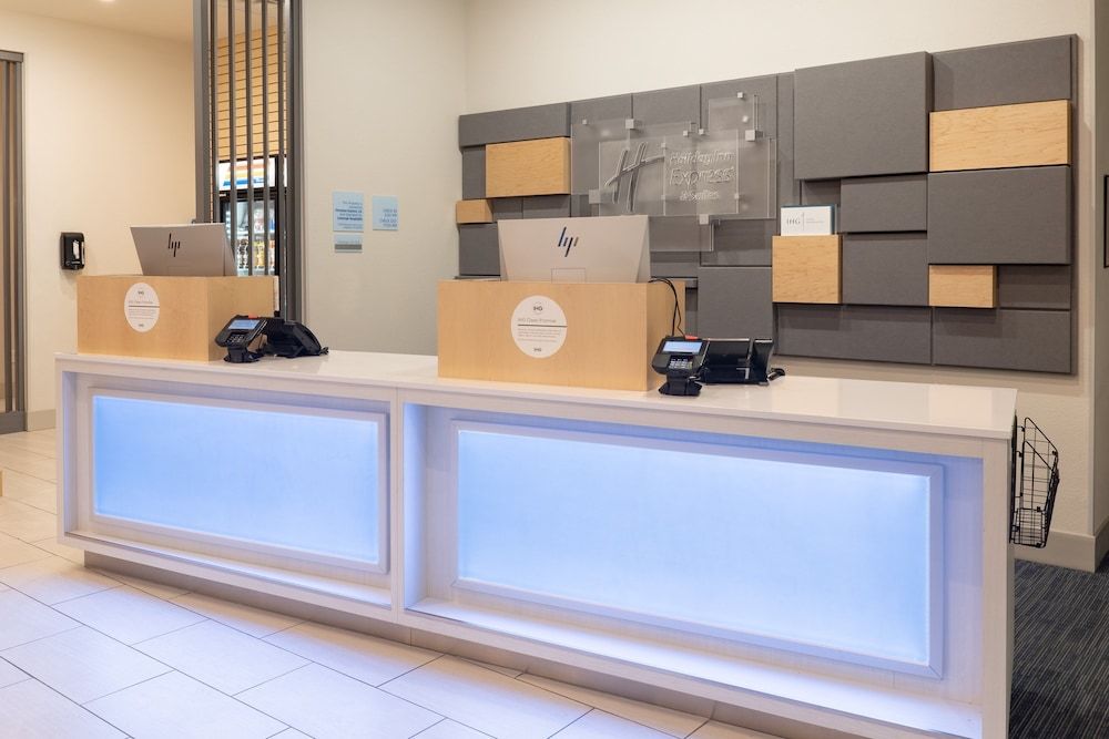 Holiday Inn Express & Suites Firestone - Longmont 2