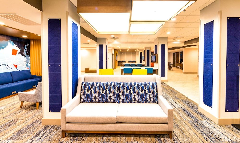 Holiday Inn Exp & Sts Harrisonburg University Area 2