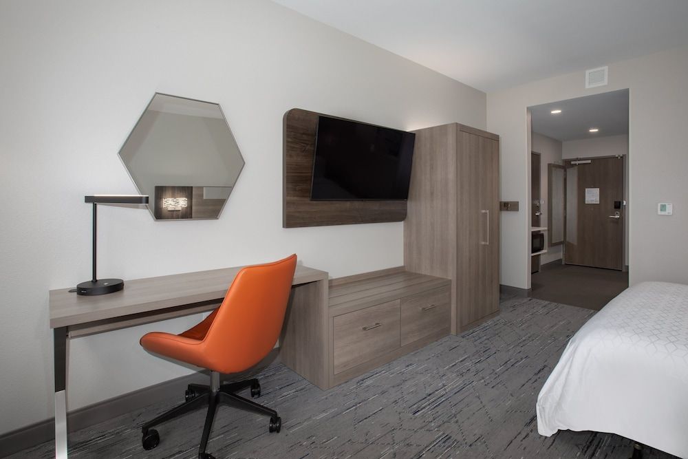 Holiday Inn Express & Suites Burley 3