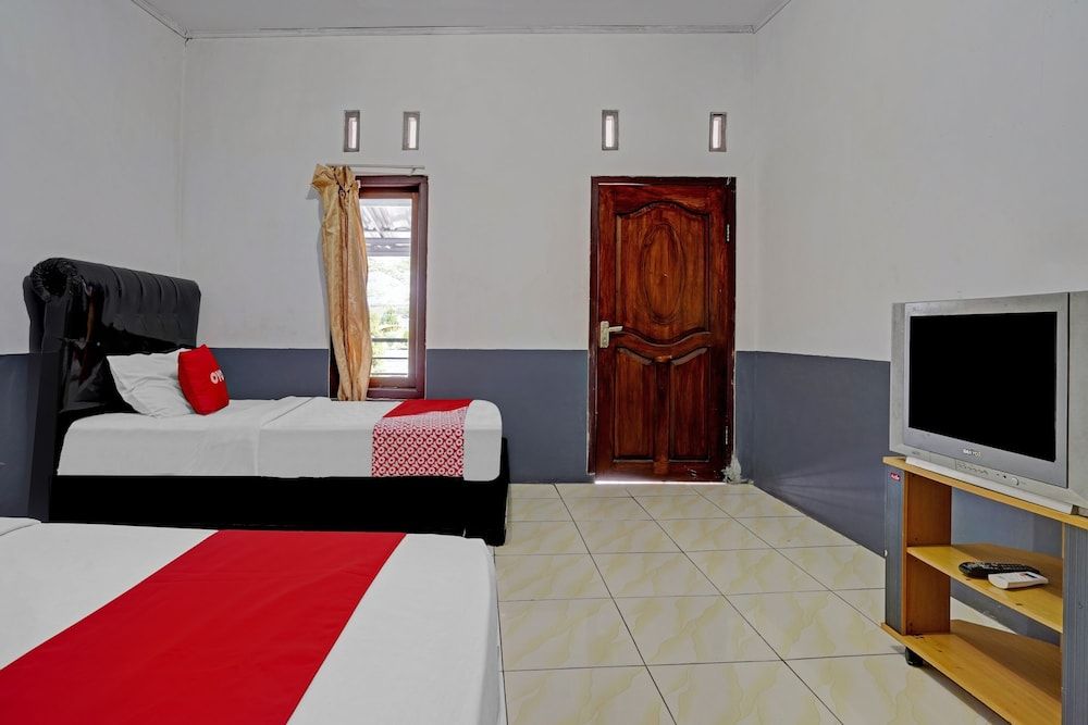 OYO 90405 Penginapan Sasti Kuningan 3