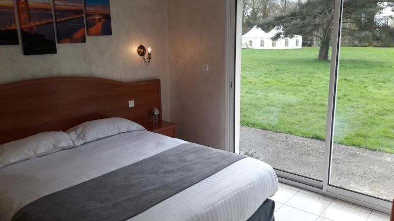 Logis Hostellerie Le Chatel 3