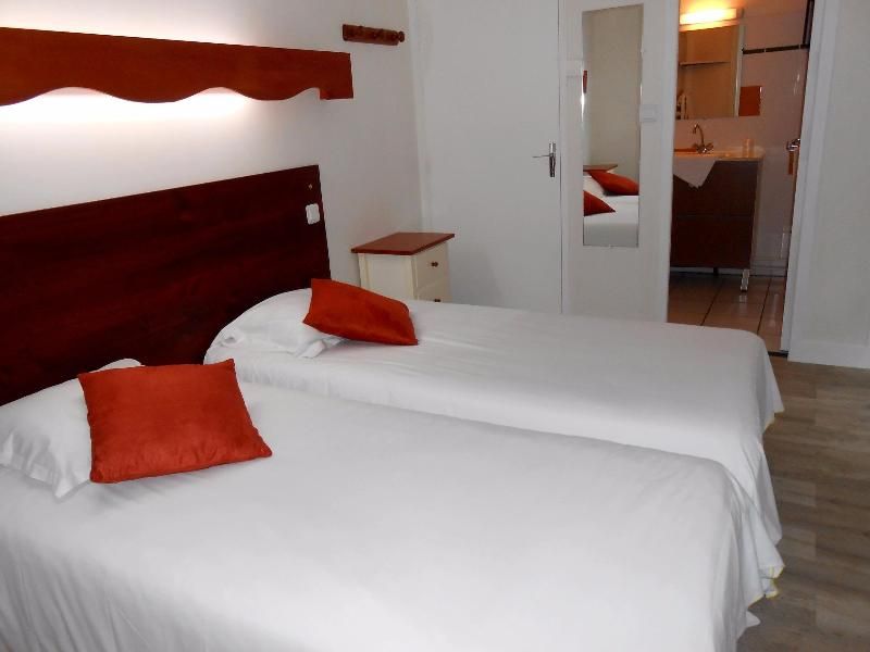 Logis Hotel La Demeure Du Perron 3