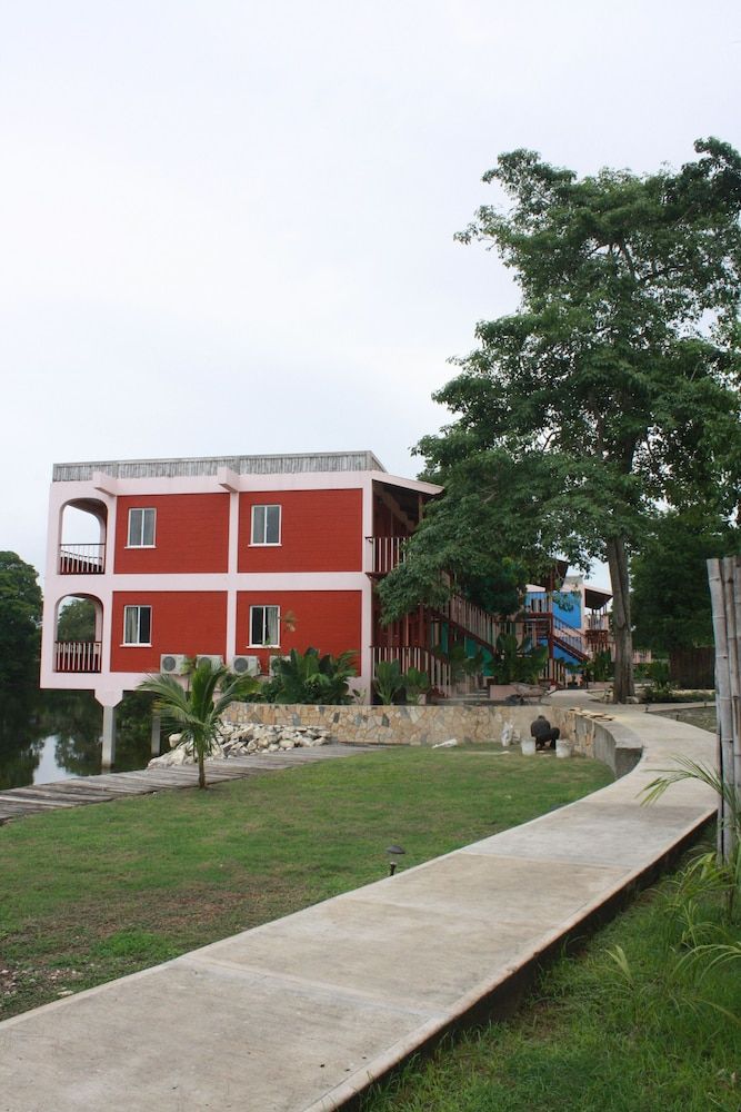 Lamanai Landings Hotel and Marina 2