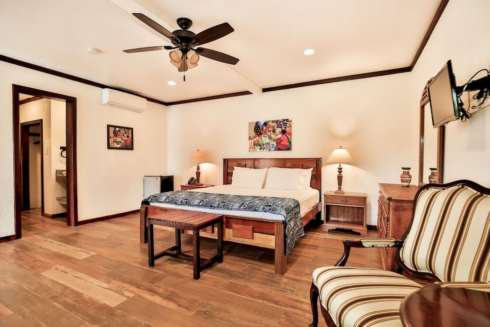 Falling Leaves Lodge 3