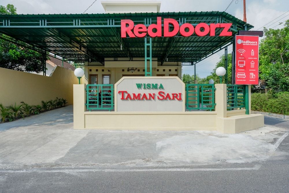 Formerly RedDoorz near Stadion 45 Karanganyar 2 estrelas em Karanganyar