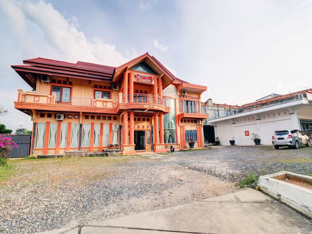 OYO 113500 Hotel R Cantika Syariah 2 estrelas em Bangko